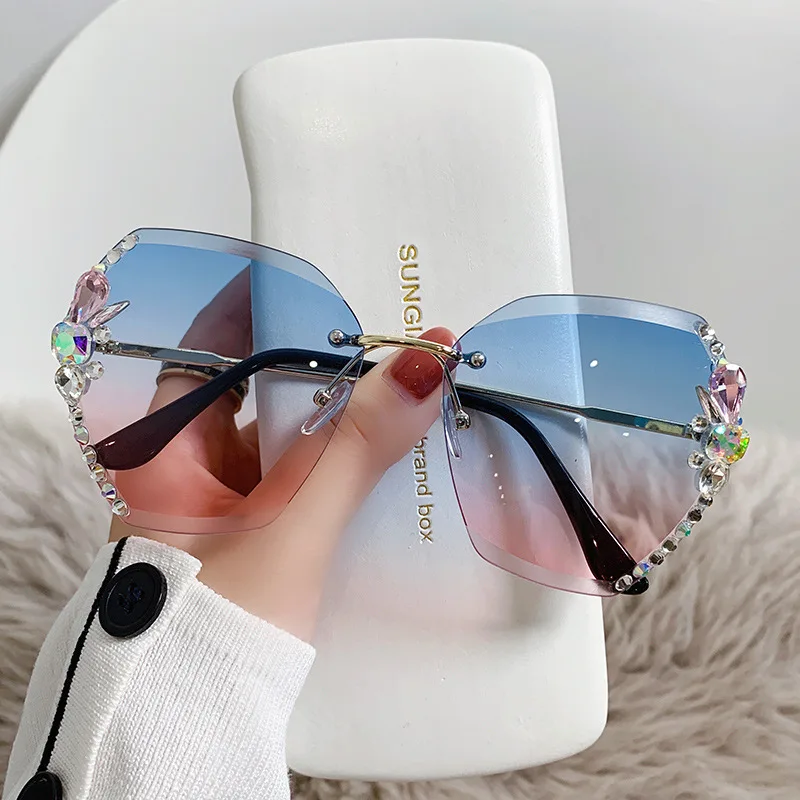 Gunes Gozlugu Women Rimless Diamond Sunglasses Oversized Rimless Diamond Cutting Gradient Lens UV Protection Sunglasses
Gunes Gozlugu Women Rimless Diamond Sunglasses Oversized Rimless Diamond Cutting Gradient Lens UV Protection Sunglasses