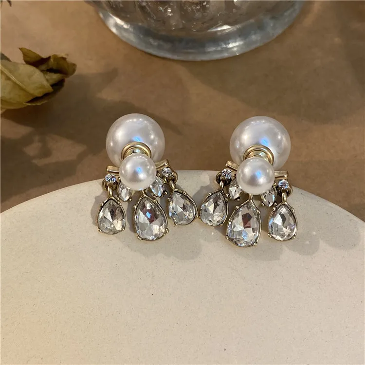 2021 autumn winter new horse eye pearl design front and back pearl earrings commuter earrings women
2021 autumn winter new horse eye pearl design front and back pearl earrings commuter earrings women
