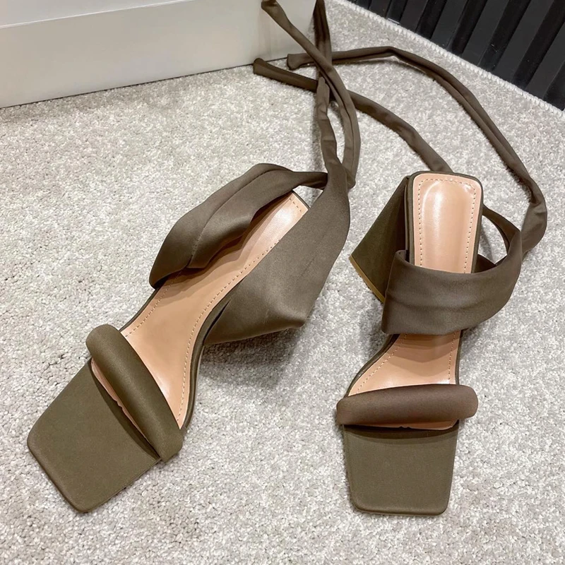 Summer New Black Cozy Silk Lace-up Sandals Women Fashion Ankle Strap Chunky High Heels Square Toe Ladies Heels Party Shoes
Summer New Black Cozy Silk Lace-up Sandals Women Fashion Ankle Strap Chunky High Heels Square Toe Ladies Heels Party Shoes