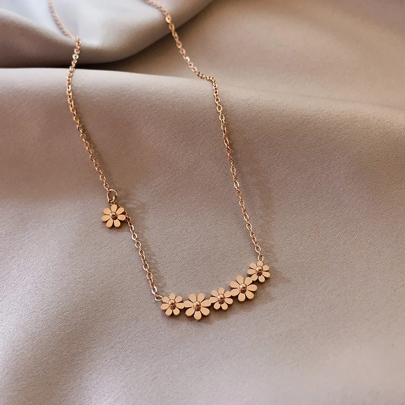 2022 Korean Initial Stainless Steel Chain Link Flower Daisy Pendant Necklaces Women Fashion Locket Necklace Jewelry, Colorful
2022 Korean Initial Stainless Steel Chain Link Flower Daisy Pendant Necklaces Women Fashion Locket Necklace Jewelry, Colorful