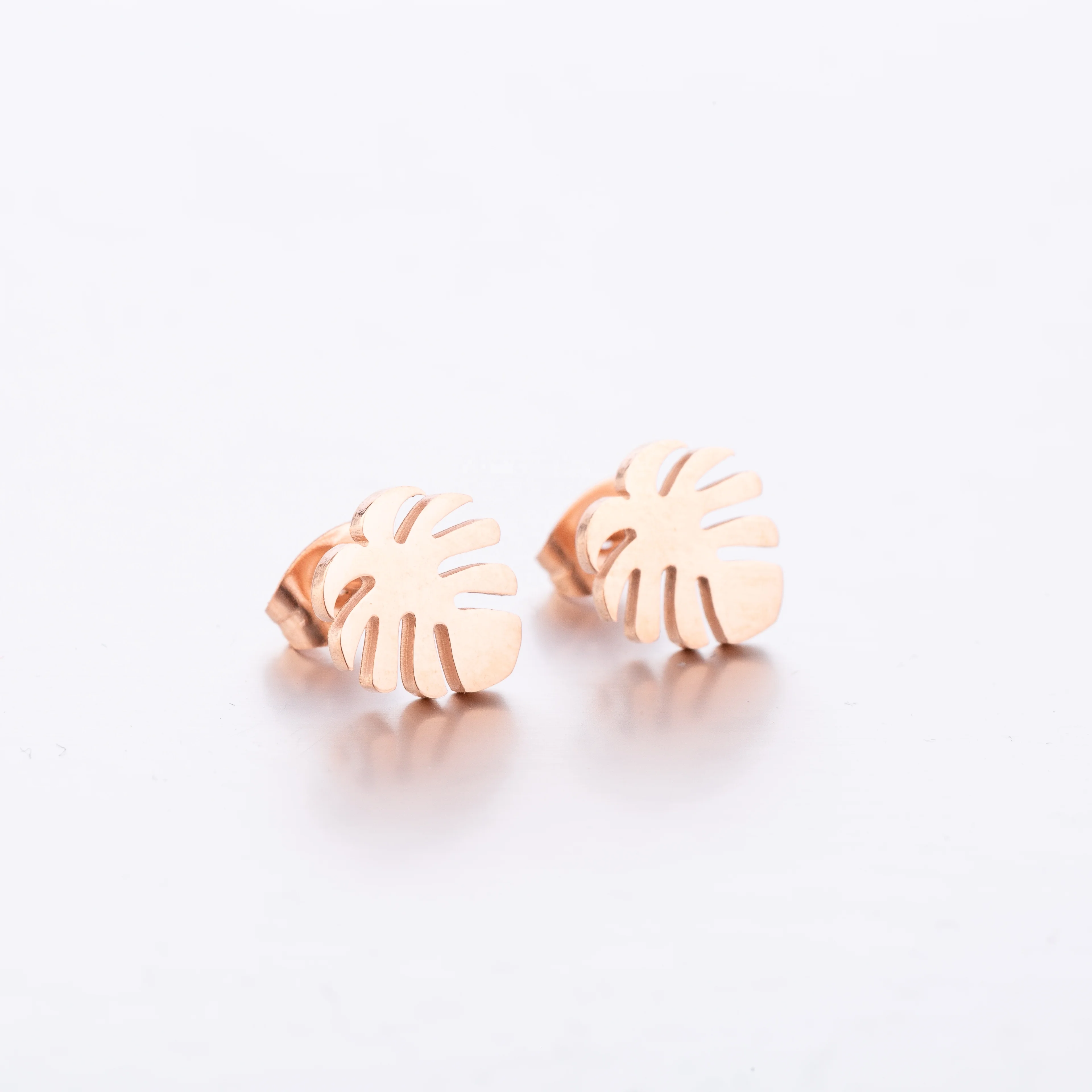 Fashion Design Banana Leaf Stud Earrings Jewelry Geometric Stainless Steel Stud Earrings for Women Wholesales Earrings
Fashion Design Banana Leaf Stud Earrings Jewelry Geometric Stainless Steel Stud Earrings for Women Wholesales Earrings