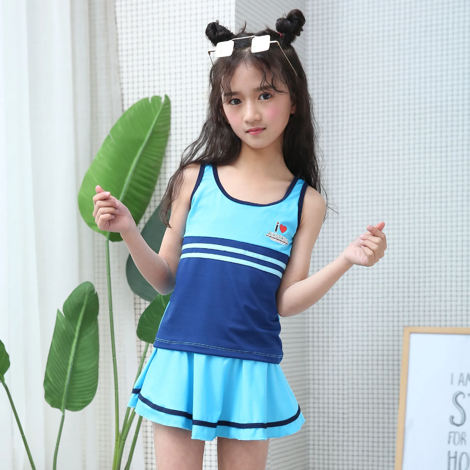 Children's swimsuit split skirt 15-year-old student 13 sports conservative swimsuit flat angle 12
Children's swimsuit split skirt 15-year-old student 13 sports conservative swimsuit flat angle 12