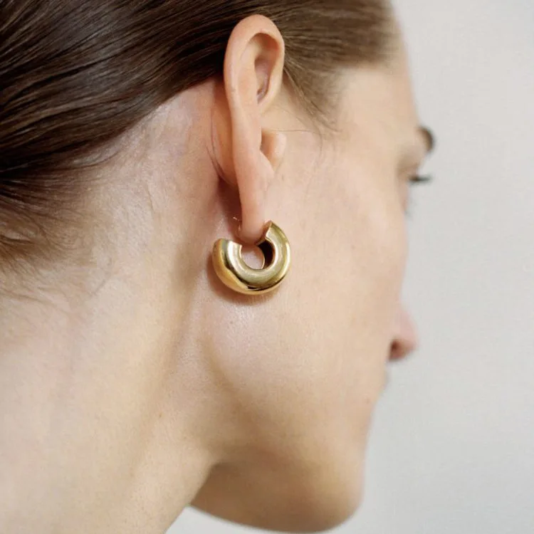 E0359 daily jewelry 18k gold plated stainless steel geometric huggie earring for women classic simple c shaped hoop earrings
E0359 daily jewelry 18k gold plated stainless steel geometric huggie earring for women classic simple c shaped hoop earrings