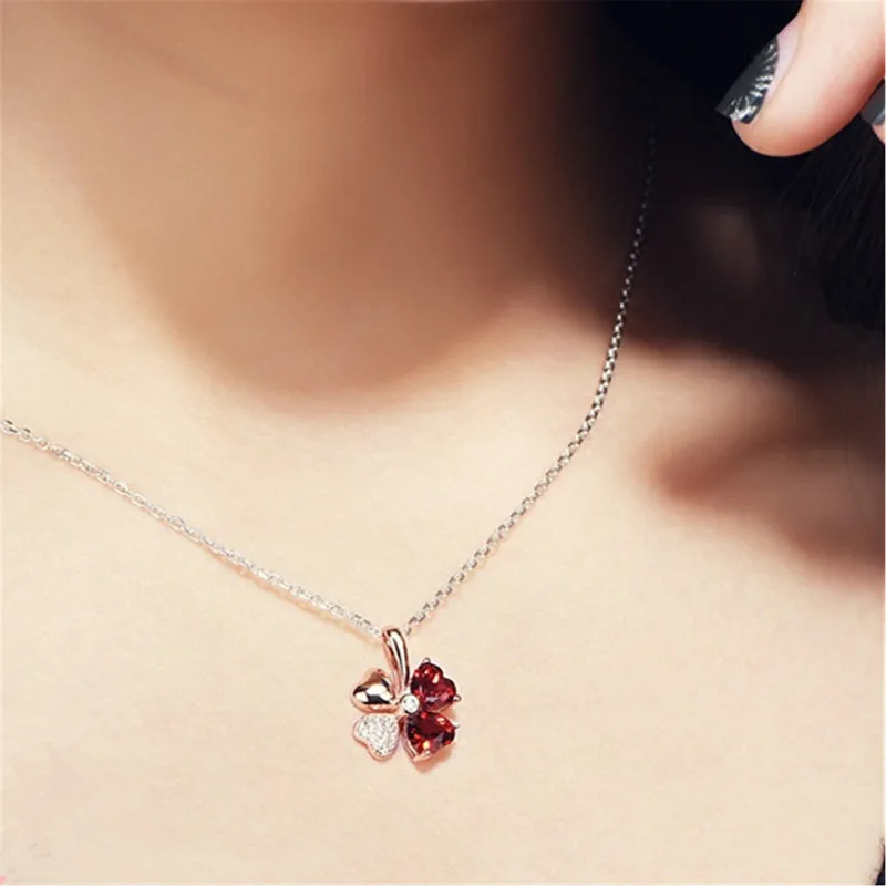 Rose Gold Plated Two Tone Lucky Clover Pendant Exquisite Red Crystal Necklace Pendant for Women Fashion Jewelry Accessories
Rose Gold Plated Two Tone Lucky Clover Pendant Exquisite Red Crystal Necklace Pendant for Women Fashion Jewelry Accessories