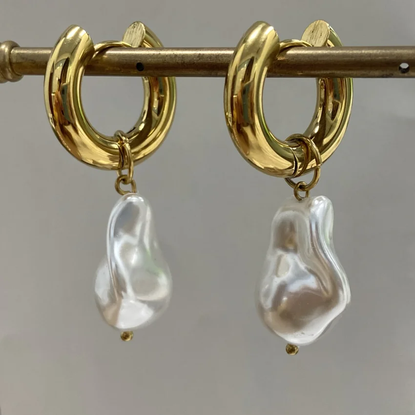Elegant Women Jewelry Huggie Earrings 18K Gold Plated Stainless Steel Irregular Natural Pearl Earrings
Elegant Women Jewelry Huggie Earrings 18K Gold Plated Stainless Steel Irregular Natural Pearl Earrings