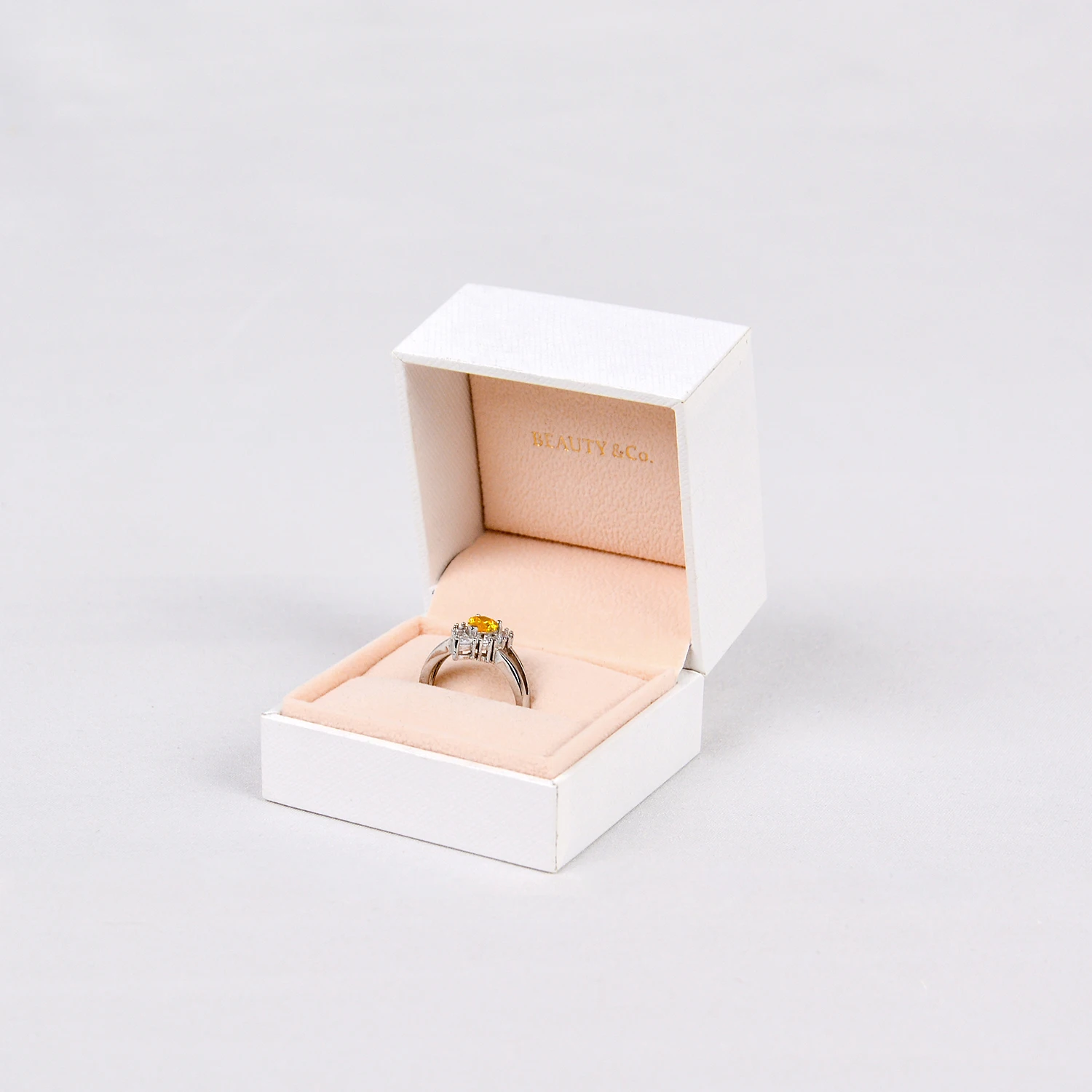 Customized High-End Straight-Edge Right-Angle Jewelry Box for Necklaces and Bangles Made from Velvet Paper Plastic Materials
Customized High-End Straight-Edge Right-Angle Jewelry Box for Necklaces and Bangles Made from Velvet Paper Plastic Materials