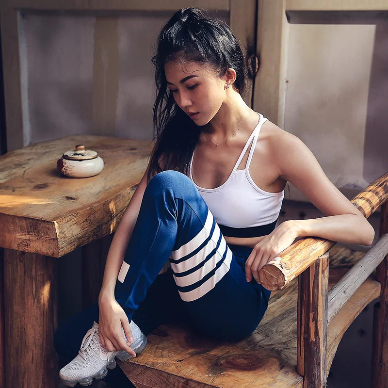 Wholesale Yoga pants female European and American trend new stripe leisure sports pants running fitness yoga pants for women, Black
Wholesale Yoga pants female European and American trend new stripe leisure sports pants running fitness yoga pants for women, Black
