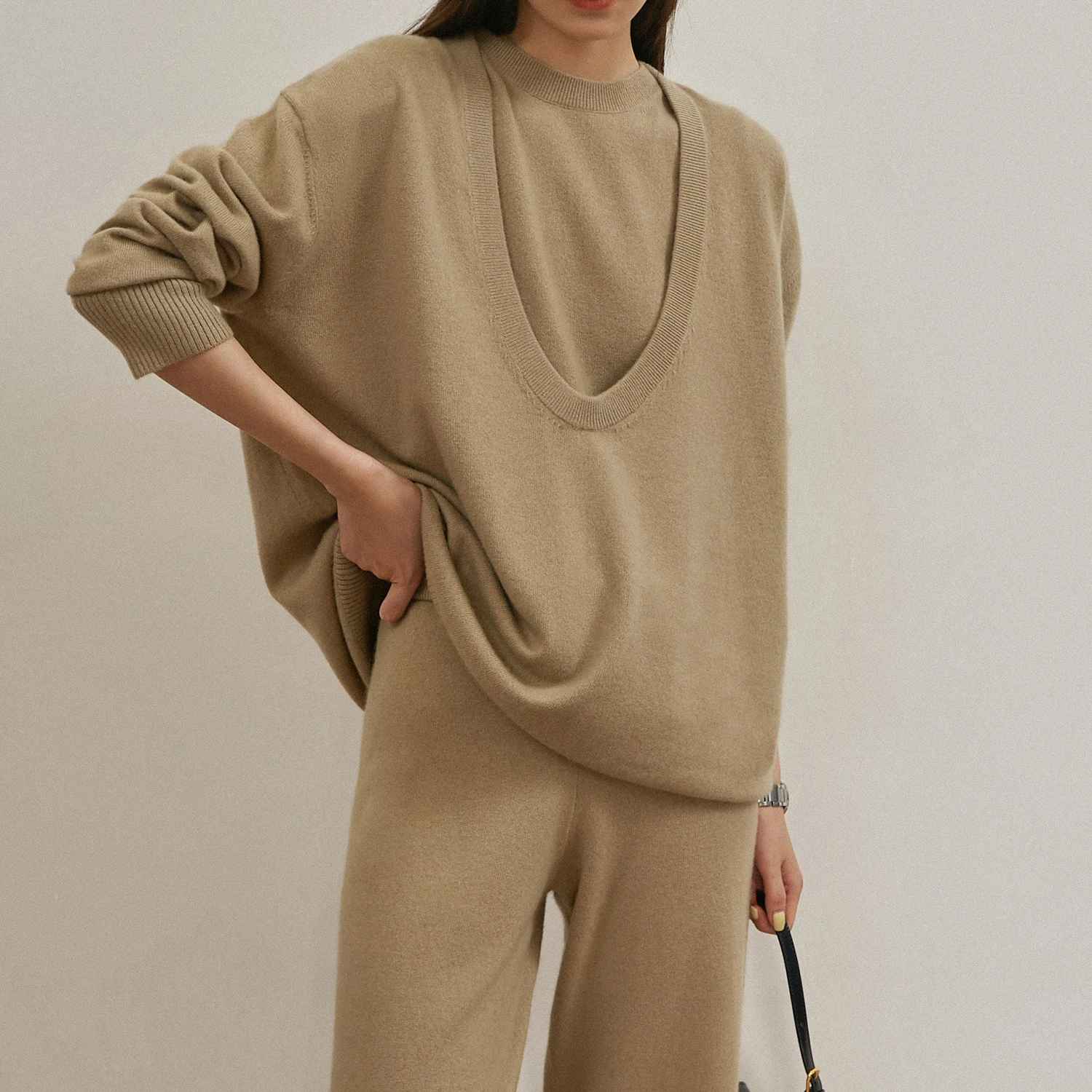 1765 Fashion Clothing Female Three Piece Knitwear Waistcoat + Oval collar Knitted Pullover Top + Straight Pants Sweater Set
1765 Fashion Clothing Female Three Piece Knitwear Waistcoat + Oval collar Knitted Pullover Top + Straight Pants Sweater Set