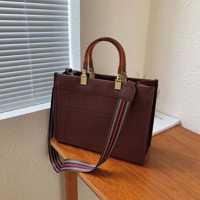 Luxury Pu leather bags for women tote fashion purse and handbag shoulder ladies hand bag 2022
Luxury Pu leather bags for women tote fashion purse and handbag shoulder ladies hand bag 2022
