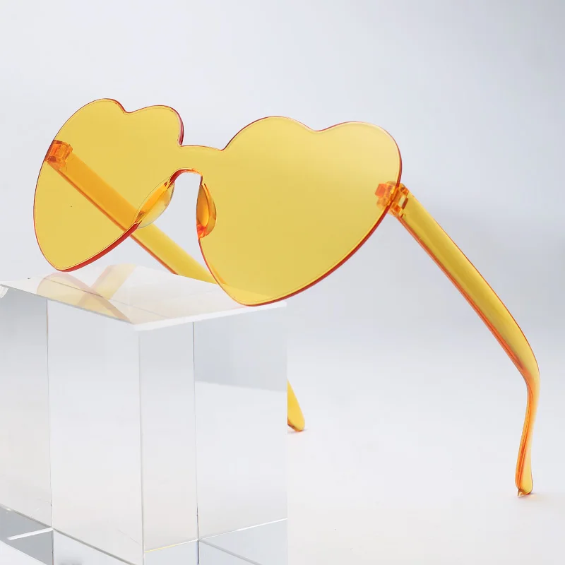 2021 new Fashion UV400 One Piece Red Sunglasses Women Eyeglasses Cute Heart Shaped Sunglasses
2021 new Fashion UV400 One Piece Red Sunglasses Women Eyeglasses Cute Heart Shaped Sunglasses