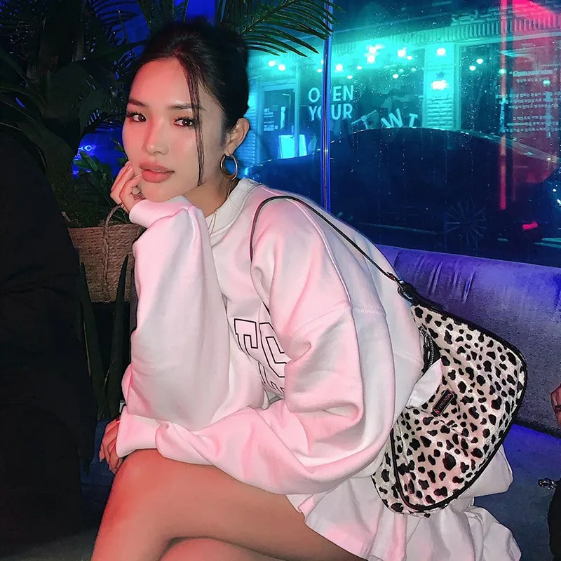 2020 Winter Women Clothing Tops Long-Sleeved Round Neck Loose Letter Print Pullover Lounge Clothing Sweater
2020 Winter Women Clothing Tops Long-Sleeved Round Neck Loose Letter Print Pullover Lounge Clothing Sweater