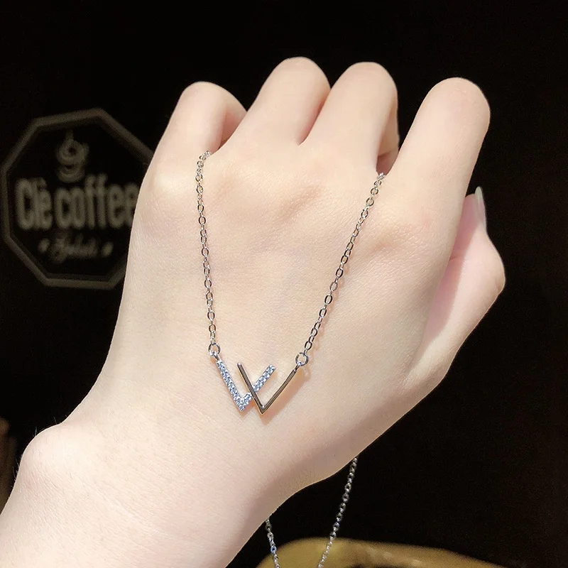 Elegant W Chain Necklace For Women Personality Female Valentine Gift Fashion Creative Ladies Pendant Necklace Jewelry
Elegant W Chain Necklace For Women Personality Female Valentine Gift Fashion Creative Ladies Pendant Necklace Jewelry
