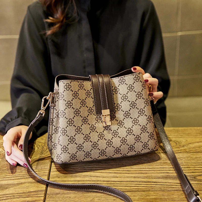 Female spring summer 2021 new PVC small shoulder bag women simple american fashion crossbody bucket bag wholesale
Female spring summer 2021 new PVC small shoulder bag women simple american fashion crossbody bucket bag wholesale