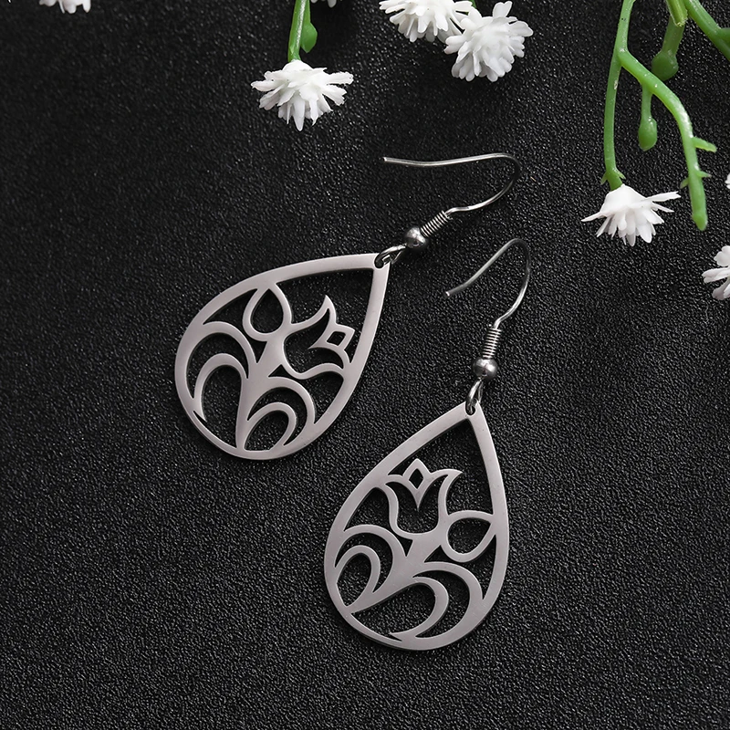 Designer Earrings Flower Shape Vintage Hollow Statement Earrings Stainless Steel Boho Earrings For Women 2021 18k Gold Jewelry, Steel color,gold,black
Designer Earrings Flower Shape Vintage Hollow Statement Earrings Stainless Steel Boho Earrings For Women 2021 18k Gold Jewelry, Steel color,gold,black