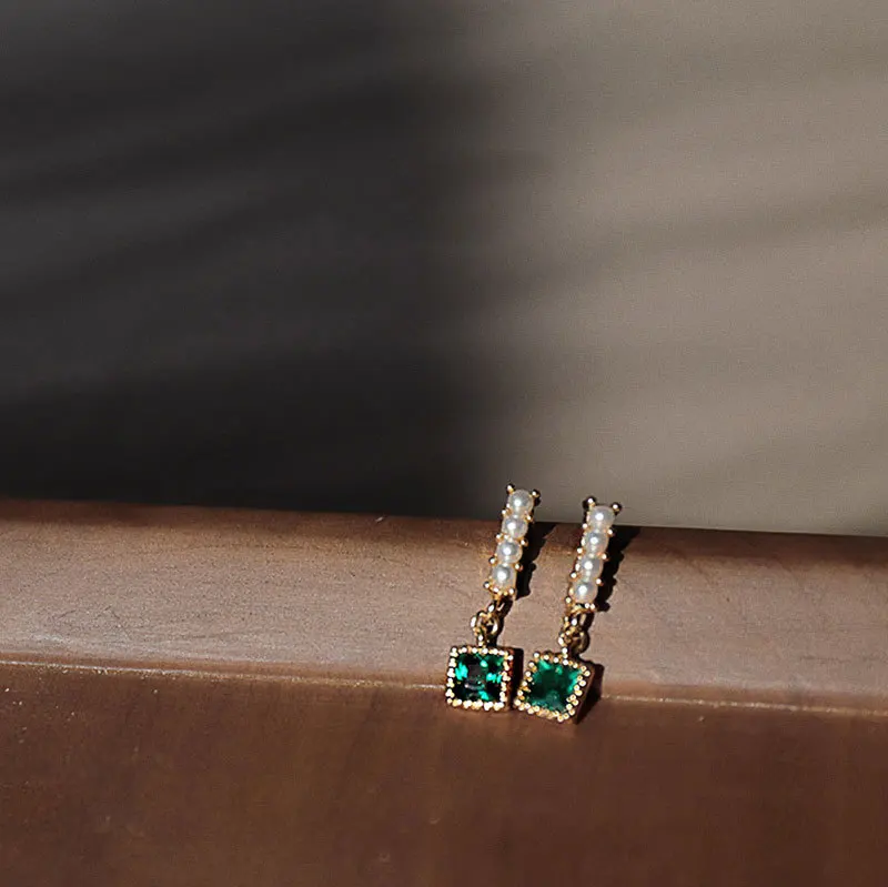 Wholesale Vintage Dark Green CZ Zircon Charm Stud S925 Silver Sterling Pearl Earrings, 22k gold plated
Wholesale Vintage Dark Green CZ Zircon Charm Stud S925 Silver Sterling Pearl Earrings, 22k gold plated