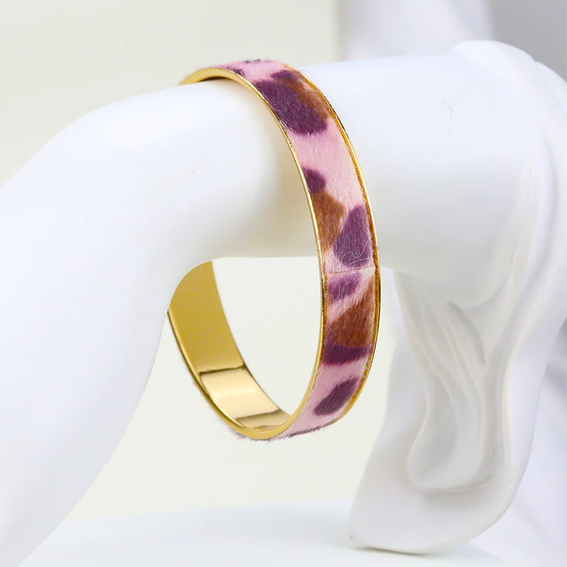 Fashion Bracelet Women Gold Plated Leopard Horsetail Leather Wrap Bracelets, Gold color
Fashion Bracelet Women Gold Plated Leopard Horsetail Leather Wrap Bracelets, Gold color