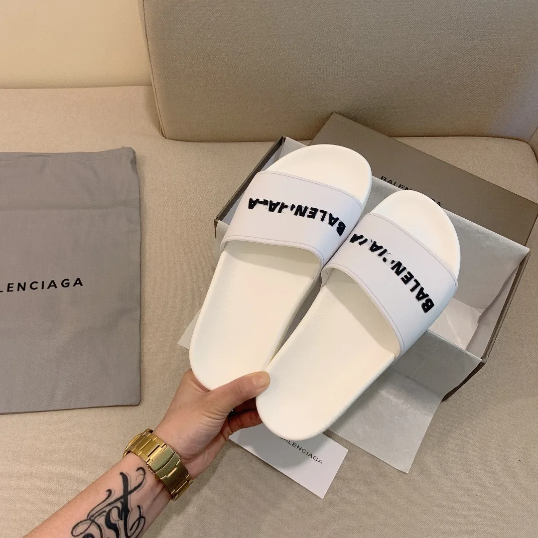 New Arrival Wholesale Brand House Slippers Indoor Outdoor Beach Designer Brand Shoes Men's Slippers Luxury Slides Men
New Arrival Wholesale Brand House Slippers Indoor Outdoor Beach Designer Brand Shoes Men's Slippers Luxury Slides Men