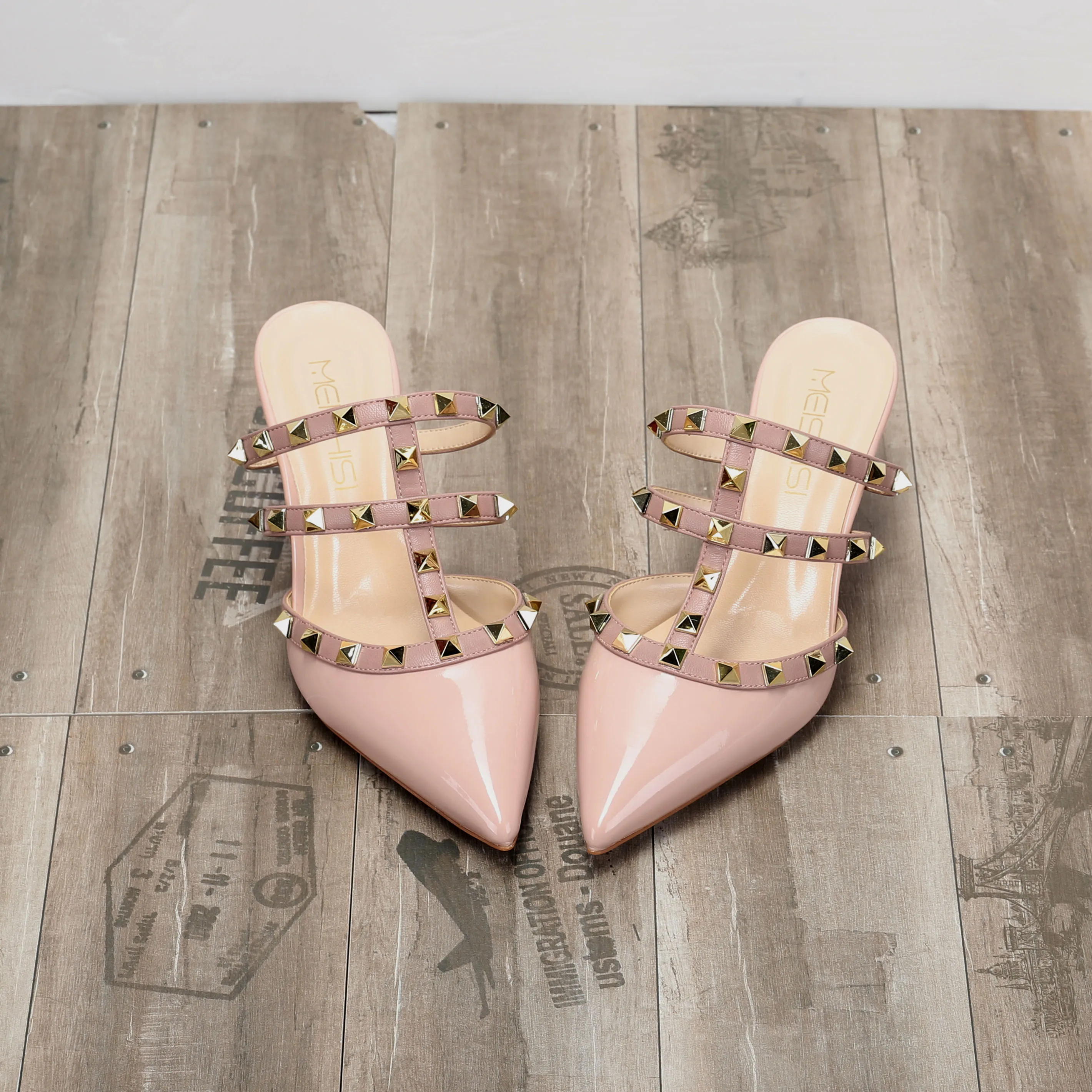 Goxeou Women Sandals Ladies Slippers Pointed Toe Mules Patent Leather Rivet Studded High Heels Shoes Casual Party Wedding Chic
Goxeou Women Sandals Ladies Slippers Pointed Toe Mules Patent Leather Rivet Studded High Heels Shoes Casual Party Wedding Chic