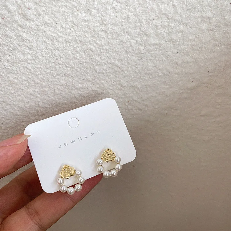 Vershal Hot Sale Cute Rose Flower 18K Gold Plated Earrings Minimalist Pearl Hoop Stud Earrings Jewelry
Vershal Hot Sale Cute Rose Flower 18K Gold Plated Earrings Minimalist Pearl Hoop Stud Earrings Jewelry