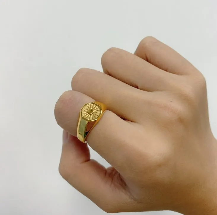 2021 Fashion Luxury Jewelry Hexagon Sun Signet Vintage Gold Ring Waterproof 316l Surgical Stainless Steel Sun Ring, Gold,rose gold,black and silver
2021 Fashion Luxury Jewelry Hexagon Sun Signet Vintage Gold Ring Waterproof 316l Surgical Stainless Steel Sun Ring, Gold,rose gold,black and silver