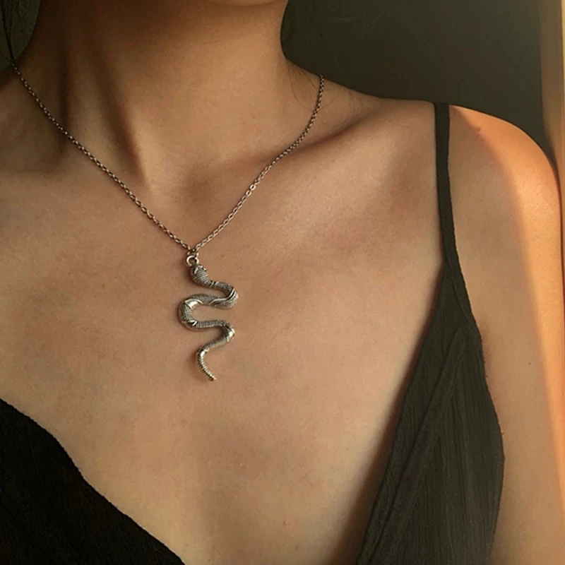 Snake Necklace New Animal Snake Dangle Women Pendant Necklace Minimalist Style Alloy Trendy Female Birthday Jewelry Gif N2103282
Snake Necklace New Animal Snake Dangle Women Pendant Necklace Minimalist Style Alloy Trendy Female Birthday Jewelry Gif N2103282