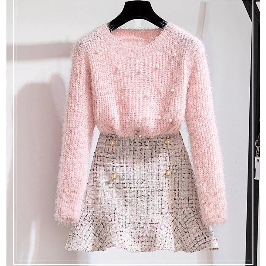 Autumn New Women Pink Sweet Long Sleeve Beading pullover Knitting sweater Top + tweed mermaid Mini Skirt 2 Piece Sets
Autumn New Women Pink Sweet Long Sleeve Beading pullover Knitting sweater Top + tweed mermaid Mini Skirt 2 Piece Sets