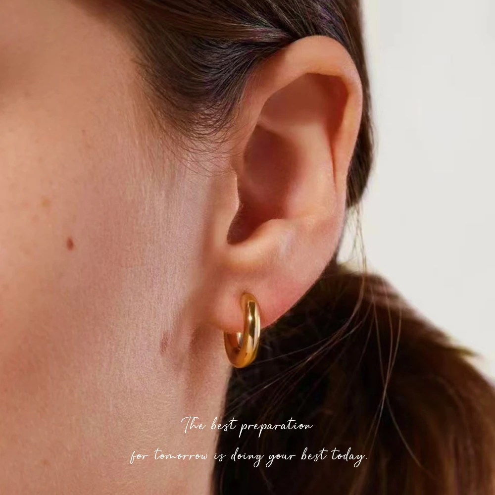 VIANRLA Stainless Steel 18mm Hoop Earrings Chunky Style Minimalist Women 2023 New Fashion Jewelry Gift Drop Shipping
VIANRLA Stainless Steel 18mm Hoop Earrings Chunky Style Minimalist Women 2023 New Fashion Jewelry Gift Drop Shipping