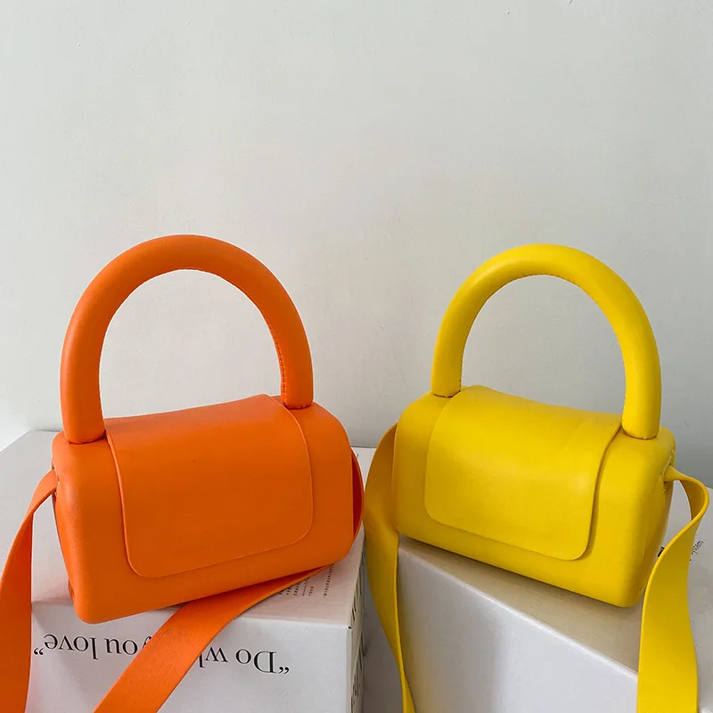 New arrivals handbags 2021 trending women crossbody fashion Pillow Lady Clutch style girls toto bag
New arrivals handbags 2021 trending women crossbody fashion Pillow Lady Clutch style girls toto bag