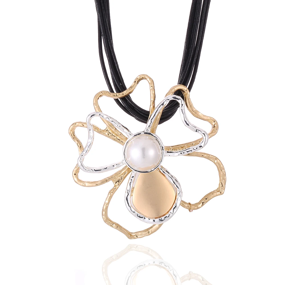 The 2021 Fashion Ladies big flower shape double pearl necklace cowhide rope double color necklace jewelry necklace
The 2021 Fashion Ladies big flower shape double pearl necklace cowhide rope double color necklace jewelry necklace
