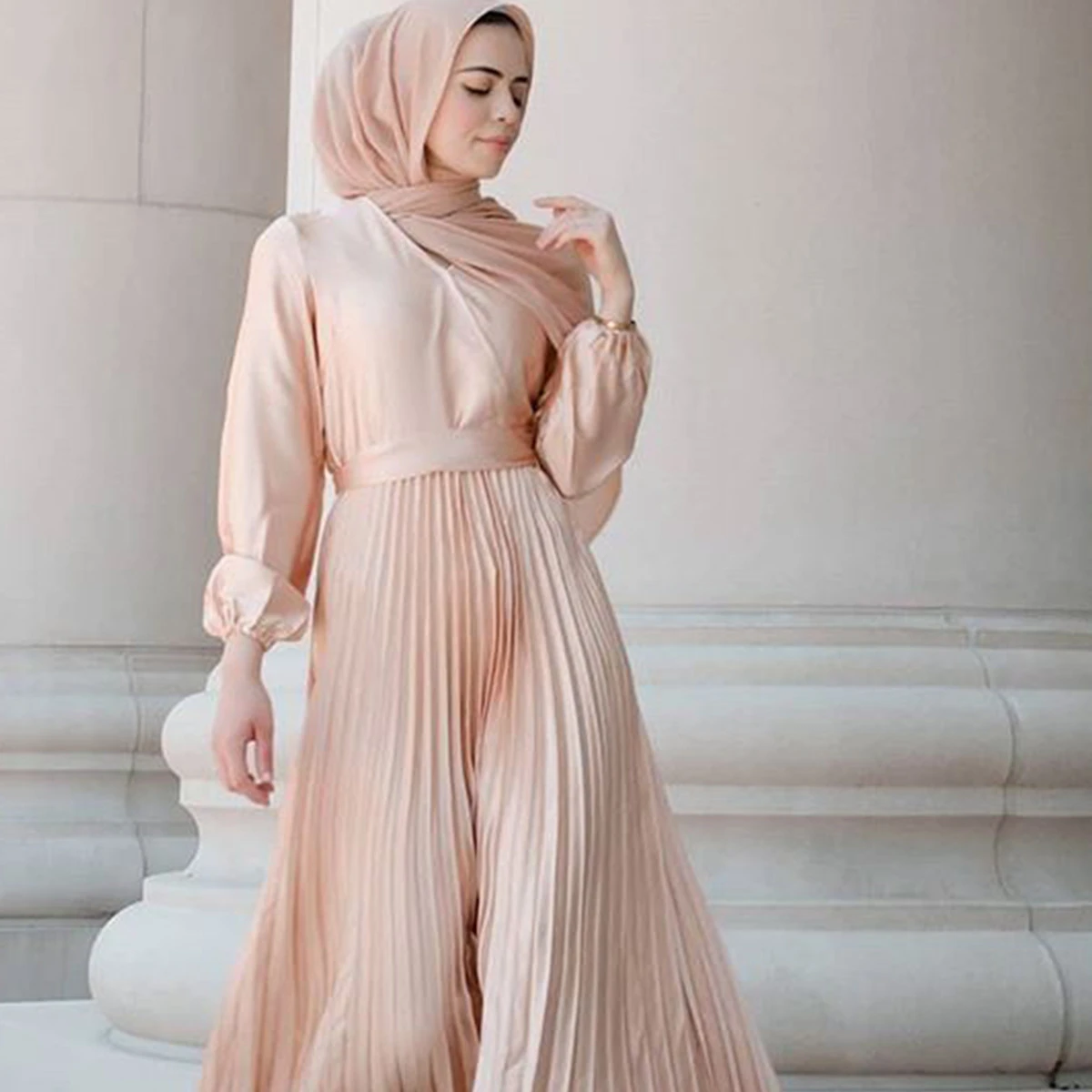 Latest Design Kaftan Dubai Turkish Dresses Elegant Women Pleated Maxi High Waist Shawl Collar Muslim Dress With Belt
Latest Design Kaftan Dubai Turkish Dresses Elegant Women Pleated Maxi High Waist Shawl Collar Muslim Dress With Belt