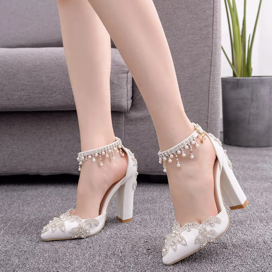 White Color Pointed Toe Rhinestone Women Weeding Bridal Pumps Shoes Chunky Heel Buckle Tassel Crystal with Floral Dress Sandals
White Color Pointed Toe Rhinestone Women Weeding Bridal Pumps Shoes Chunky Heel Buckle Tassel Crystal with Floral Dress Sandals