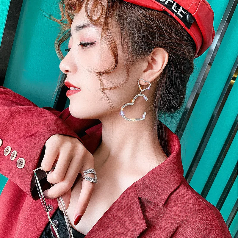 Fashion charm gold diamond earrings girl personality crystal rhinestone love heart shaped ear hook drop earrings for women, 2 colors
Fashion charm gold diamond earrings girl personality crystal rhinestone love heart shaped ear hook drop earrings for women, 2 colors