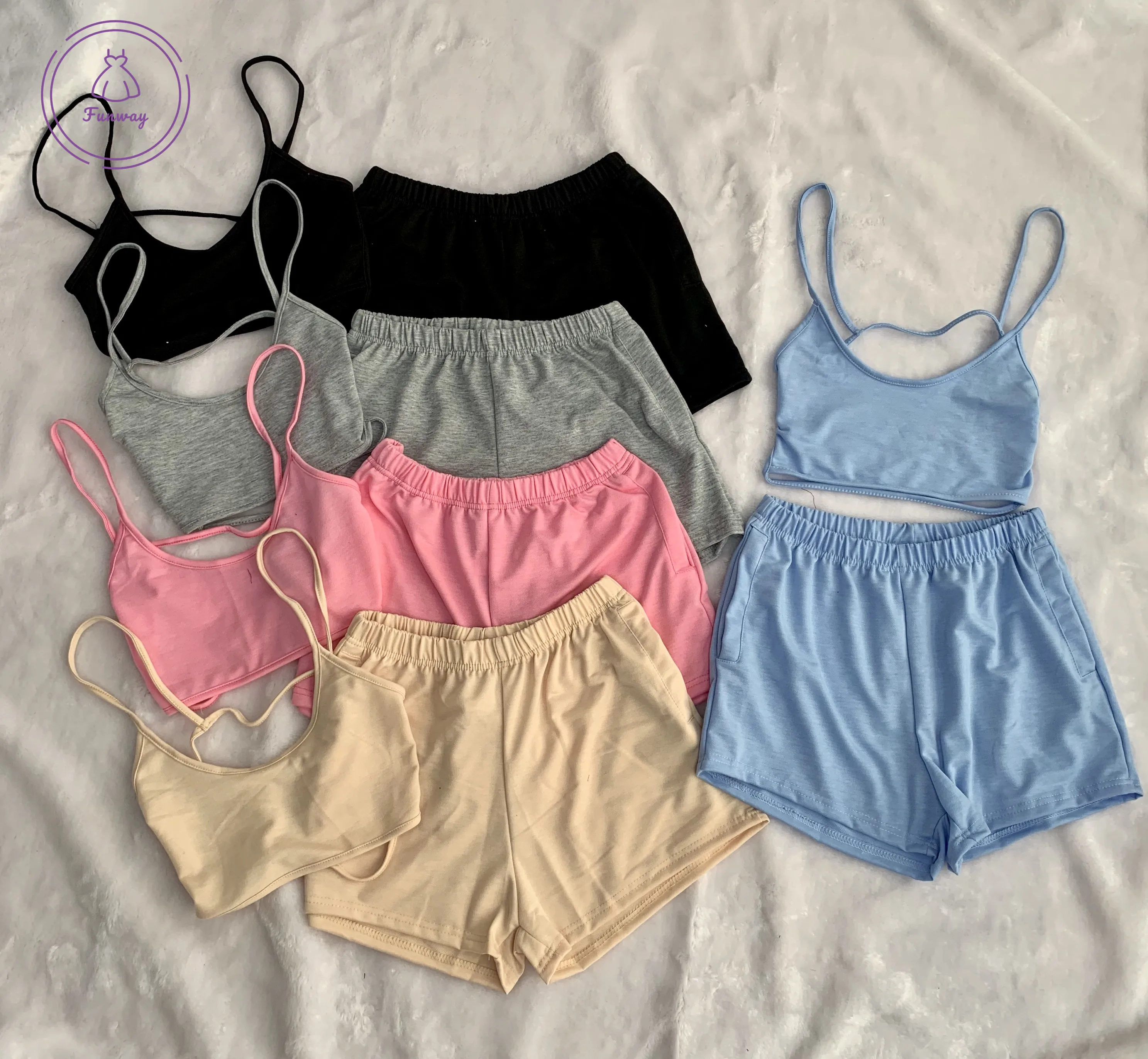 2021 Fashion summer woman clothing solid backless Crop Top sexy cute Two Piece Shorts Pants Set
2021 Fashion summer woman clothing solid backless Crop Top sexy cute Two Piece Shorts Pants Set