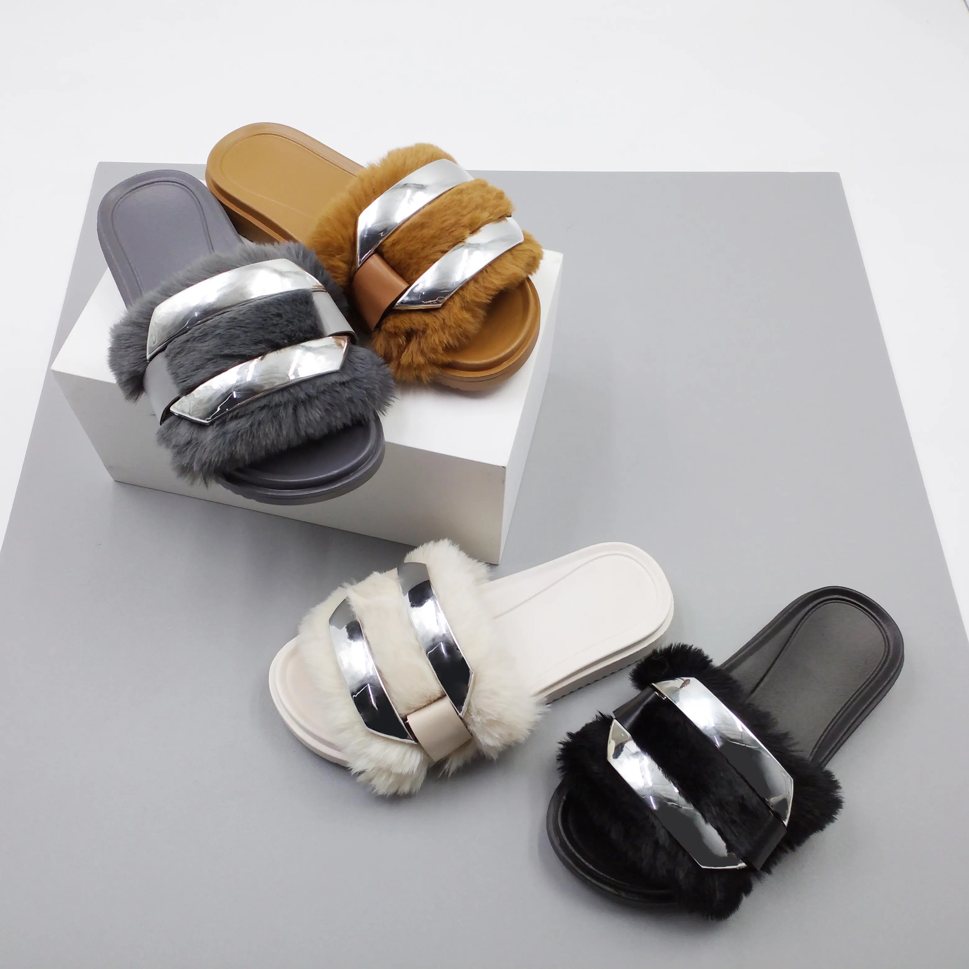 Fashion sequined fluffy female winter footwear solid color thick sole women plush sandals with buckle decoration slippers, Black white and brown
Fashion sequined fluffy female winter footwear solid color thick sole women plush sandals with buckle decoration slippers, Black white and brown