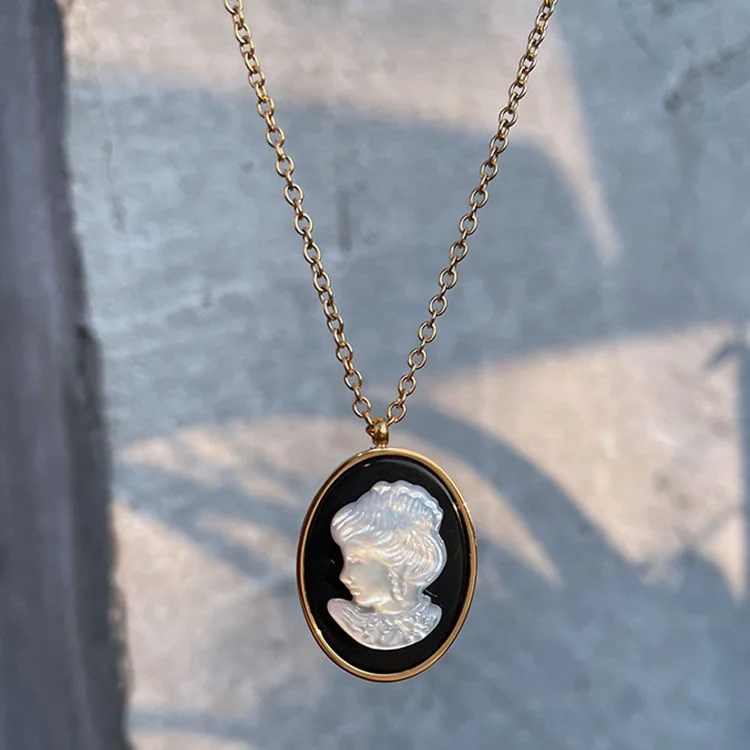 New Fashion Stainless Steel Black Enamel Necklace White Shell Queen Portrait 18K Gold Plated Necklace Jewelry, Gold color
New Fashion Stainless Steel Black Enamel Necklace White Shell Queen Portrait 18K Gold Plated Necklace Jewelry, Gold color