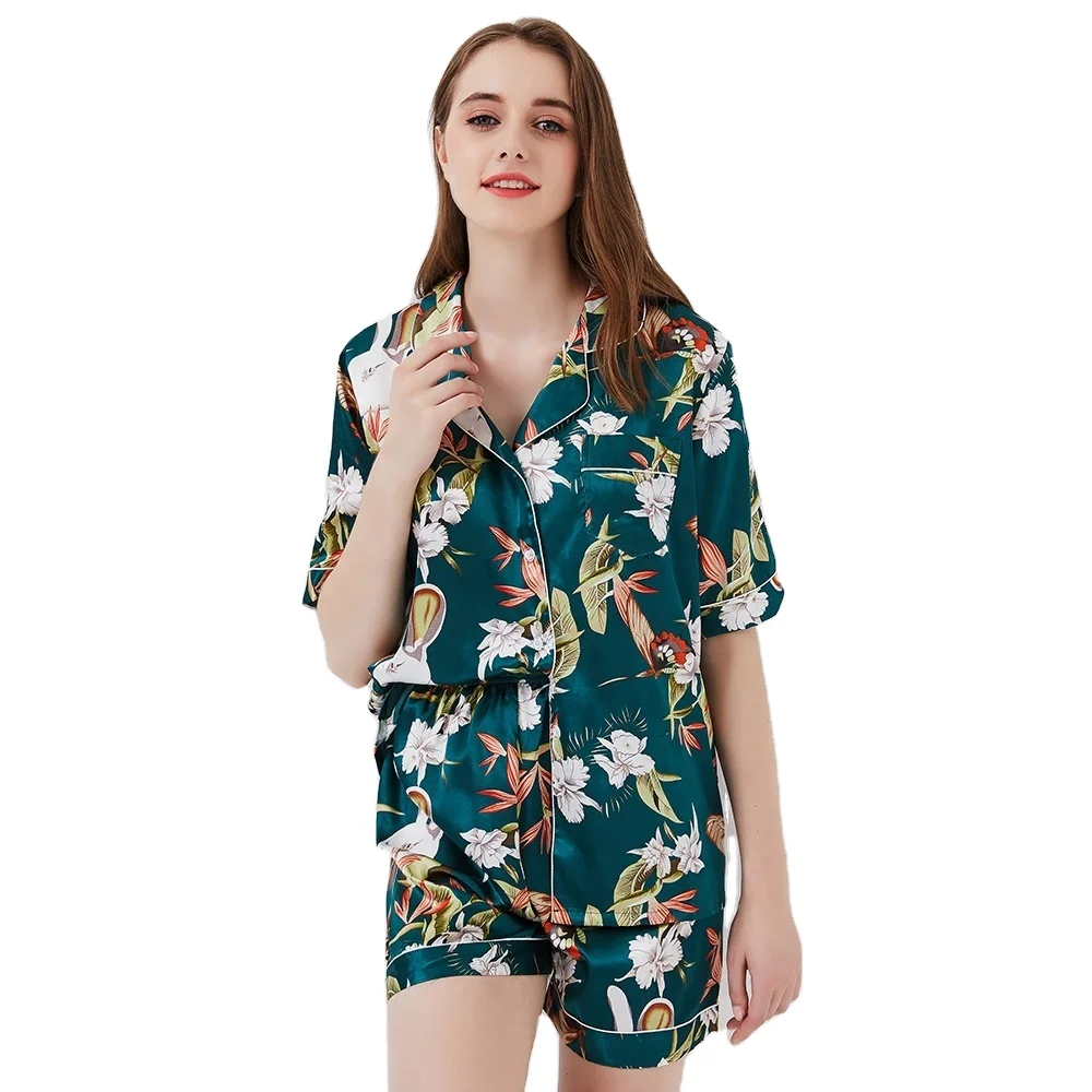 customized summer pajamas short-sleeved cropped trousers pajamas wholesalers girls sleepwear short silk pajamas set for women
customized summer pajamas short-sleeved cropped trousers pajamas wholesalers girls sleepwear short silk pajamas set for women
