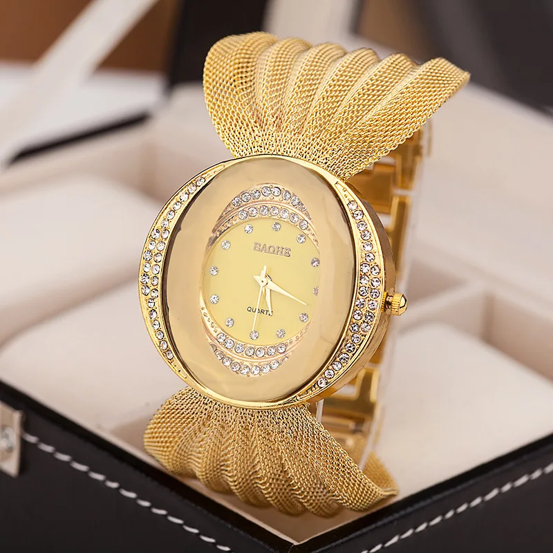 Luxury Gold Plated Wide Belt Oval BroadbandC Crystal Watches Women's Fashion Iced Out Pave Zircon CZ Watch For Girls Jewelry
Luxury Gold Plated Wide Belt Oval BroadbandC Crystal Watches Women's Fashion Iced Out Pave Zircon CZ Watch For Girls Jewelry