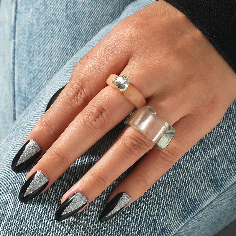 OUYE 2021 fashion Acrylic Simple colorful Ring Resin women's ring set Jewelry Wholesale clear irregular geometric square ring
OUYE 2021 fashion Acrylic Simple colorful Ring Resin women's ring set Jewelry Wholesale clear irregular geometric square ring