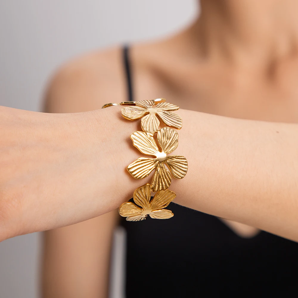 New Arrival 18K Gold Plated Statement Flower Bracelets Stainless Steel Chunky Flower Cuff Bangle for Women
New Arrival 18K Gold Plated Statement Flower Bracelets Stainless Steel Chunky Flower Cuff Bangle for Women