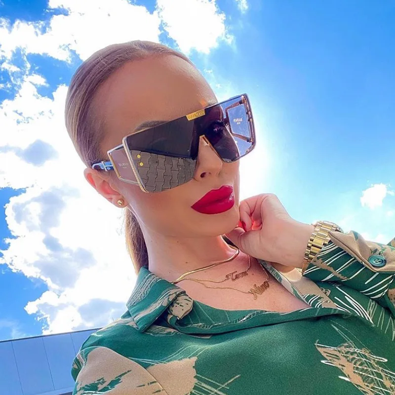 wholesale luxury one piece fashion sun glasses vendor trendy big frame oversized women shades sunglasses 2021, Custom color
wholesale luxury one piece fashion sun glasses vendor trendy big frame oversized women shades sunglasses 2021, Custom color