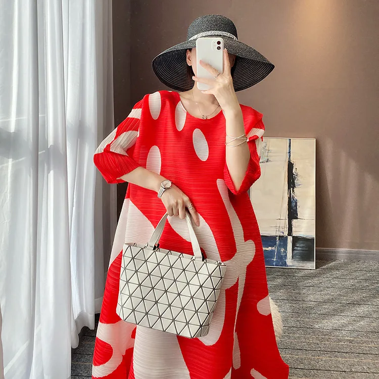 Miyake pleated dress pleat elastic print skirt loose large size skirt, Shown
Miyake pleated dress pleat elastic print skirt loose large size skirt, Shown