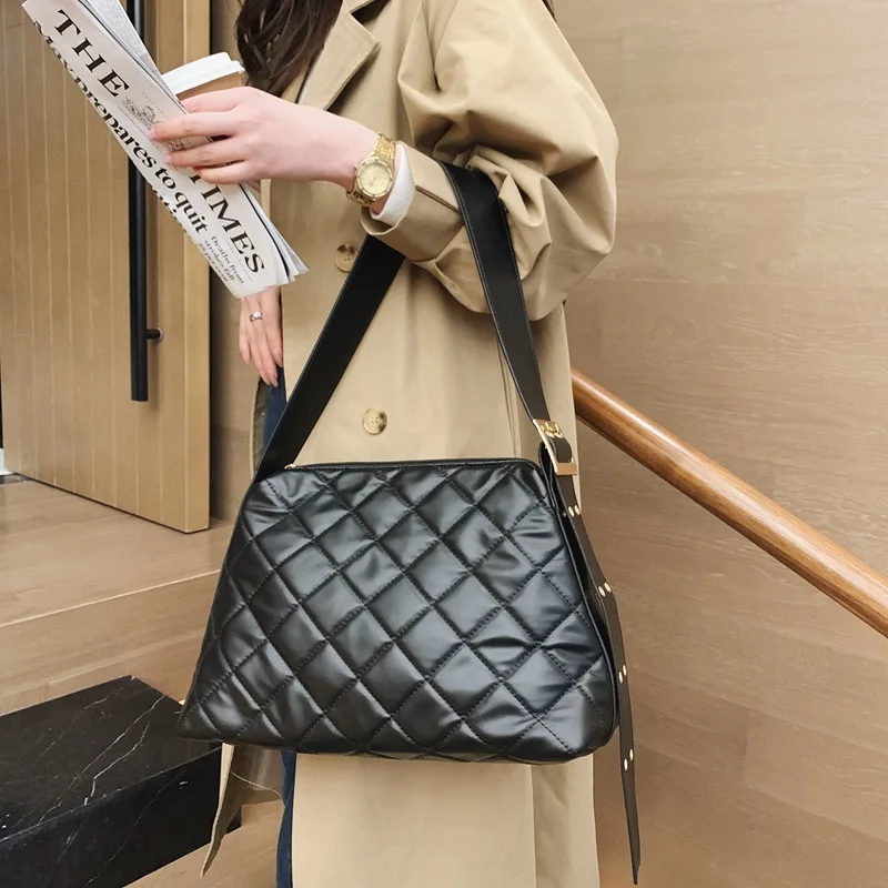 ST-0147 Western Style Fashion Ling Joker Portable Worn Thin Shoulder Leisure Bucket Bags Women Handbags Shoulder, Multi color
ST-0147 Western Style Fashion Ling Joker Portable Worn Thin Shoulder Leisure Bucket Bags Women Handbags Shoulder, Multi color