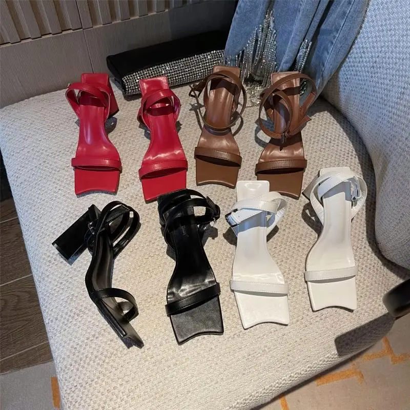2021 European&American new arrival high quality women's shoes fashion buckle thick heel plus size sandals, Four colors or customized
2021 European&American new arrival high quality women's shoes fashion buckle thick heel plus size sandals, Four colors or customized