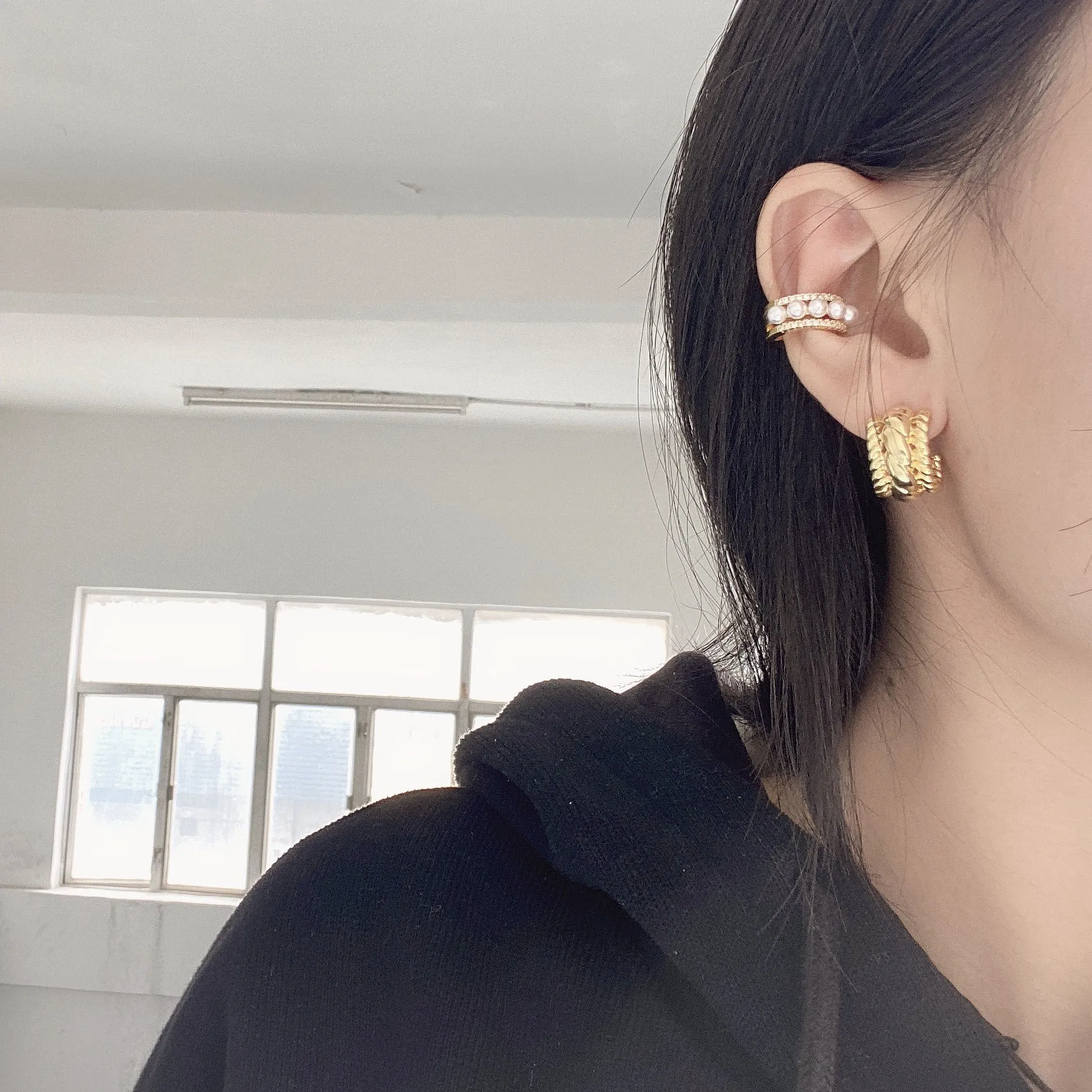 2022 Hot Selling Gold Plated Multilayered Geometric Clip On Earrings Retro Pearl Cubic Zircon Jewelry For Elegant Girls
2022 Hot Selling Gold Plated Multilayered Geometric Clip On Earrings Retro Pearl Cubic Zircon Jewelry For Elegant Girls