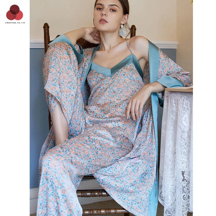 French style color contrast floral thin pajamas women's suspenders trousers robe sleepwear three pieces set Pijamas set
French style color contrast floral thin pajamas women's suspenders trousers robe sleepwear three pieces set Pijamas set