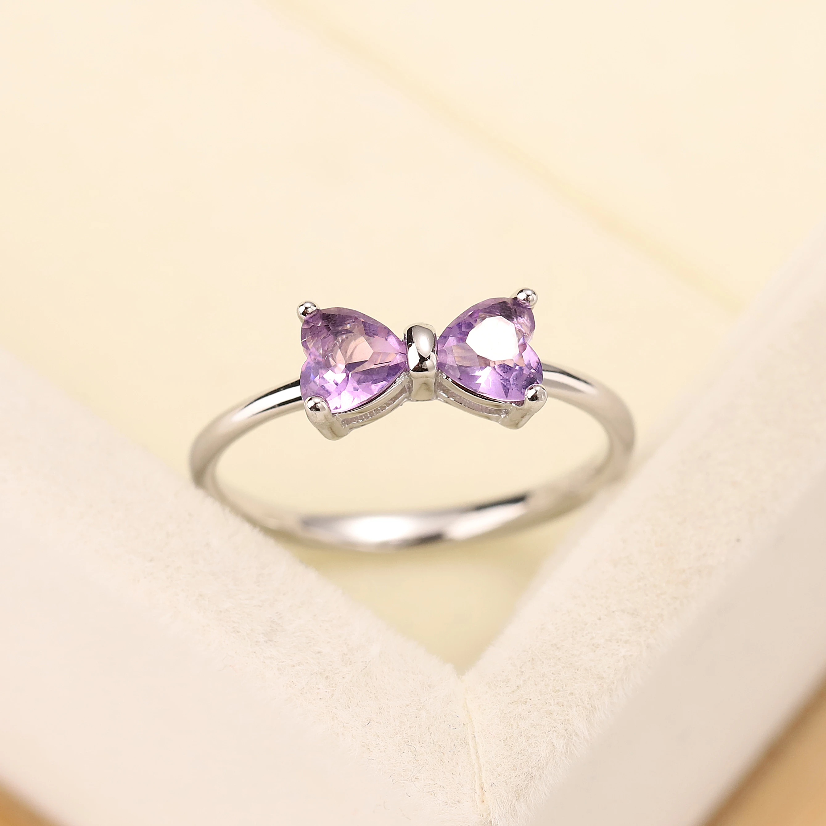 Best selling European and American fashion S925 Sterling Silver Amethyst Ring zircon Heart Bow crystal jewelry lady's gift
Best selling European and American fashion S925 Sterling Silver Amethyst Ring zircon Heart Bow crystal jewelry lady's gift