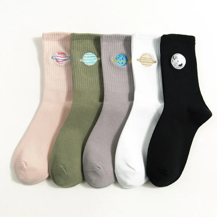 Autumn new fashion embroidery planet funny cotton knitted socks women, Picture shown
Autumn new fashion embroidery planet funny cotton knitted socks women, Picture shown