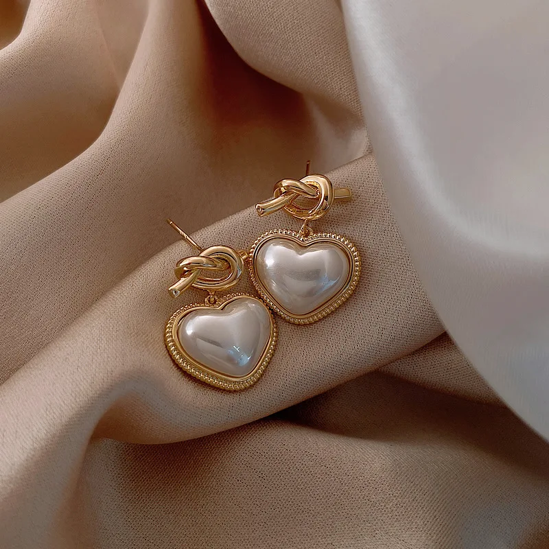 Vintage Style Real Gold Plated Baroque Pearl Love Heart Dangle Earring Knotted Heart Pearl Drop Earrings
Vintage Style Real Gold Plated Baroque Pearl Love Heart Dangle Earring Knotted Heart Pearl Drop Earrings
