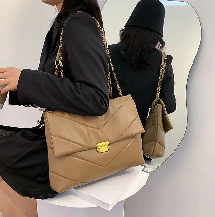 Pu New Design Trend Fashion One-Shoulder Underarm Bag Lock Chain Creative 2021 Large-Capacity Travel Office College Bag Y10276
Pu New Design Trend Fashion One-Shoulder Underarm Bag Lock Chain Creative 2021 Large-Capacity Travel Office College Bag Y10276