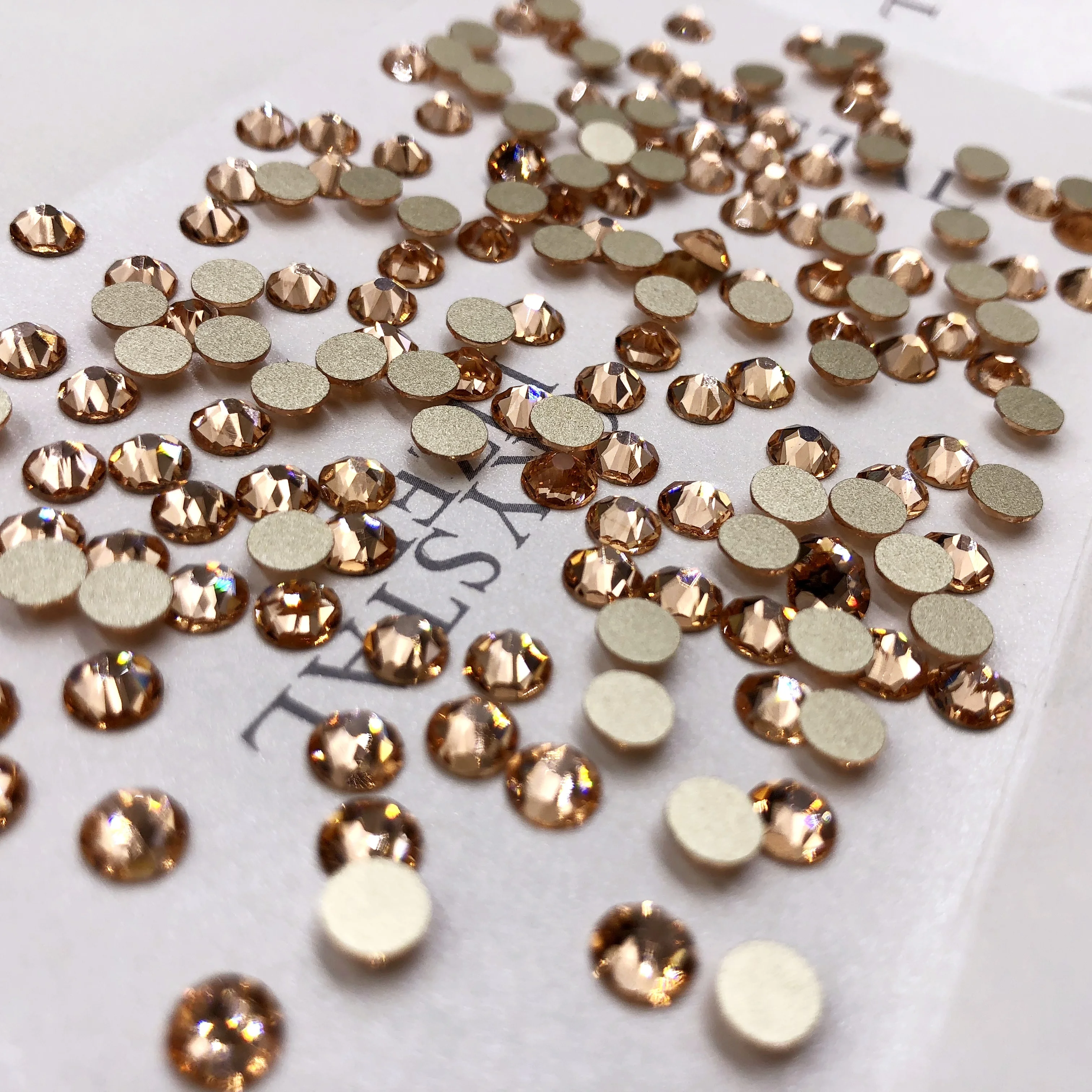 Wholesale High Quality 8 Big 8 Small Crystal Custom Light Peach Rhinestones For Nails
Wholesale High Quality 8 Big 8 Small Crystal Custom Light Peach Rhinestones For Nails